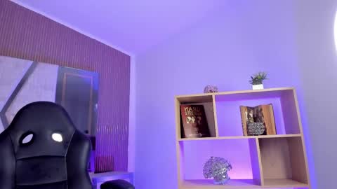 Snapshot of axel_grey_ chatting on April 20, 2026, 12:30 pm axel_grey_ online show from April 20, 2026, 12:30 pm