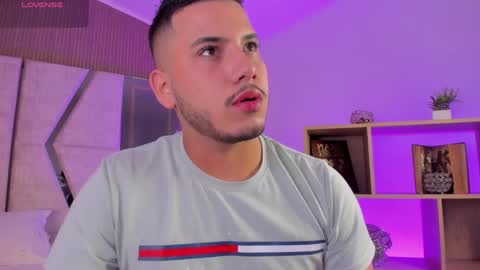 Snapshot of axel_grey_ chatting on April 21, 2026, 12:44 pm axel_grey_ online show from April 21, 2026, 12:44 pm