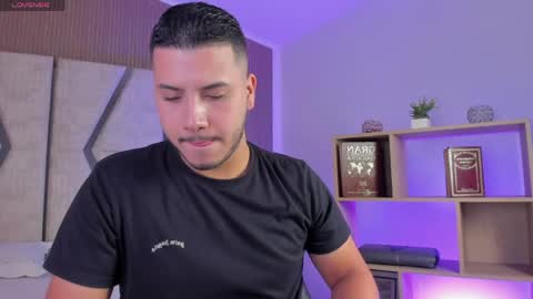 Snapshot of axel_grey_ chatting on April 22, 2026, 12:39 pm axel_grey_ online show from April 22, 2026, 12:39 pm