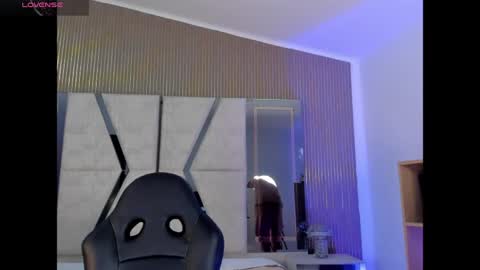 Snapshot of axel_grey_ chatting on May 1, 2026, 12:43 pm axel_grey_ online show from May 1, 2026, 12:43 pm