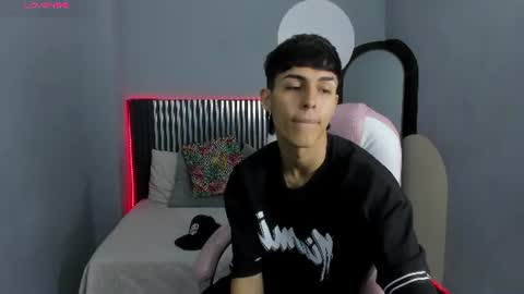 Snapshot of axel_mendoza_ chatting on June 23, 2026, 8:18 pm A X E L online show from June 23, 2026, 8:18 pm