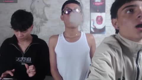 Snapshot of axel_milo_and_kairo chatting on December 5, 2025, 4:32 am axel_milo_and_kairo online show from December 5, 2025, 4:32 am