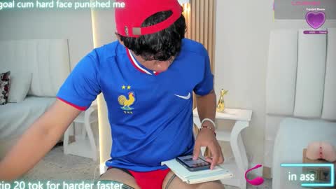 Snapshot of axel_ps chatting on October 21, 2025, 4:24 am Alex online show from October 21, 2025, 4:24 am