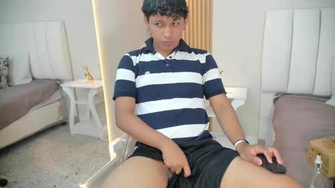 Snapshot of axel_ps chatting on October 26, 2025, 4:07 am Alex online show from October 26, 2025, 4:07 am