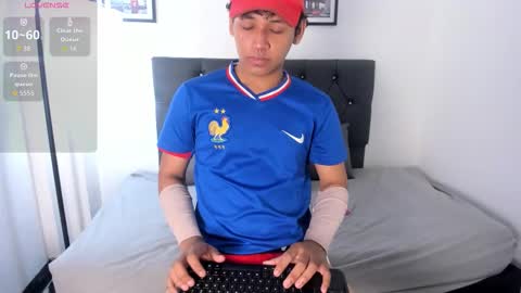 Snapshot of axel_ps chatting on November 14, 2025, 9:35 pm Alex online show from November 14, 2025, 9:35 pm