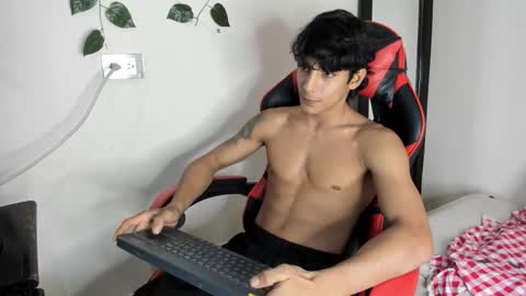 axel_rosse2 online show from November 24, 2025, 10:53 pm