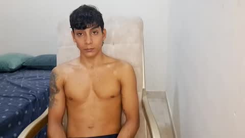 axel_rosse2 online show from January 14, 2026, 10:43 am