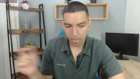 Snapshot of axel_stones_ chatting on October 20, 2025, 1:44 pm axel_stones_ online show from October 20, 2025, 1:44 pm