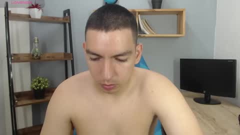 Snapshot of axel_stones_ chatting on October 21, 2025, 1:45 pm axel_stones_ online show from October 21, 2025, 1:45 pm