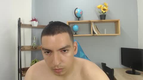 Snapshot of axel_stones_ chatting on October 22, 2025, 2:39 pm axel_stones_ online show from October 22, 2025, 2:39 pm