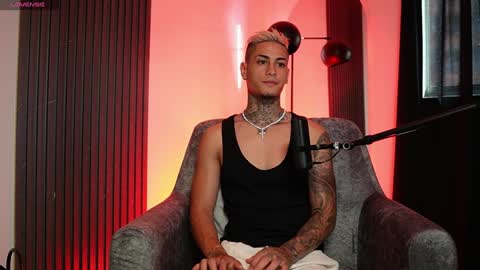 Agustin online show from December 6, 2024, 9:13 pm