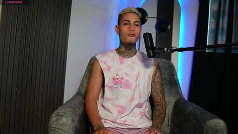 Agustin online show from December 9, 2024, 8:12 pm