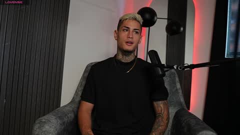 Agustin online show from December 10, 2024, 8:16 pm