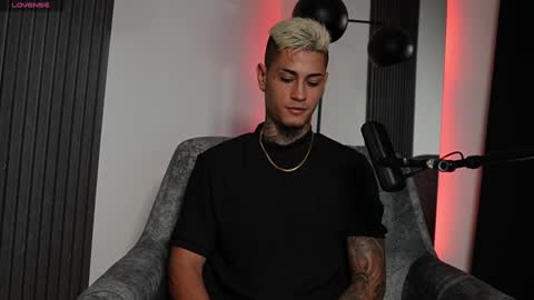 Agustin online show from December 10, 2024, 11:19 pm