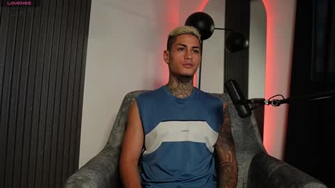 Agustin online show from December 11, 2024, 10:27 pm