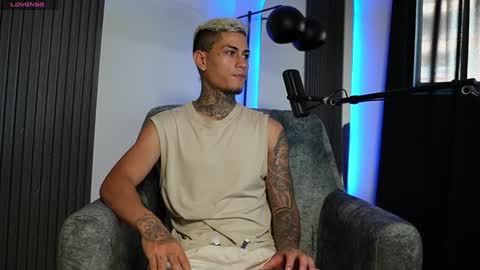 Agustin online show from December 18, 2024, 5:21 pm