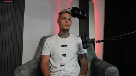 Agustin online show from December 21, 2024, 12:53 am