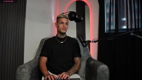 Agustin online show from December 23, 2024, 9:08 pm