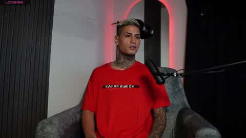 Agustin online show from December 24, 2024, 11:22 pm