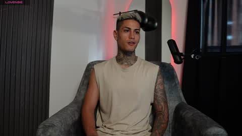 Agustin online show from January 4, 2025, 9:20 pm