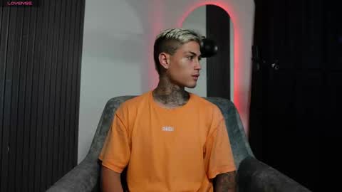 Agustin online show from January 7, 2025, 10:41 pm