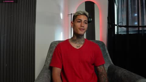 Agustin online show from January 8, 2025, 9:23 pm