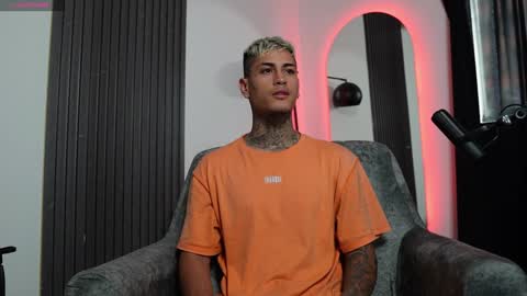 Agustin online show from January 15, 2025, 9:20 pm