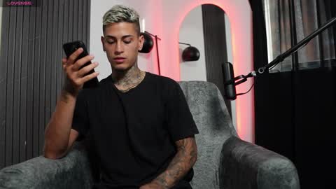 Agustin online show from January 16, 2025, 9:51 pm