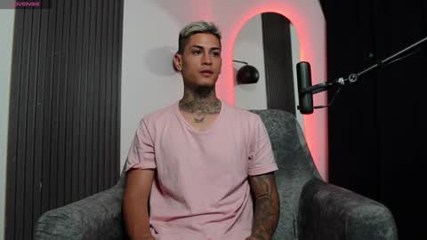 Agustin online show from January 17, 2025, 11:18 pm