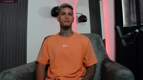 Agustin online show from January 23, 2025, 9:07 pm