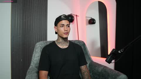 Agustin online show from January 31, 2025, 11:45 pm