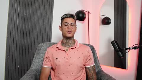 Agustin online show from February 10, 2025, 10:09 pm