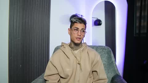 Agustin online show from February 15, 2025, 10:21 pm