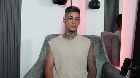 Agustin online show from February 19, 2025, 9:58 pm