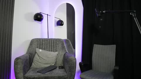 Agustin online show from March 5, 2025, 12:05 am