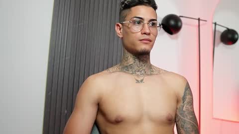 Agustin online show from March 7, 2025, 12:26 am