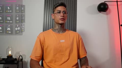 Agustin online show from March 11, 2025, 9:04 pm