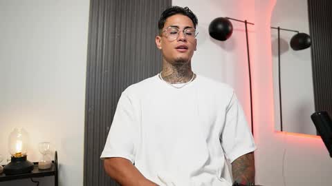 Agustin online show from September 8, 2025, 8:19 pm