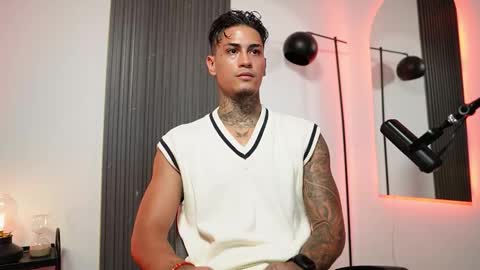 Agustin online show from September 9, 2025, 8:41 pm