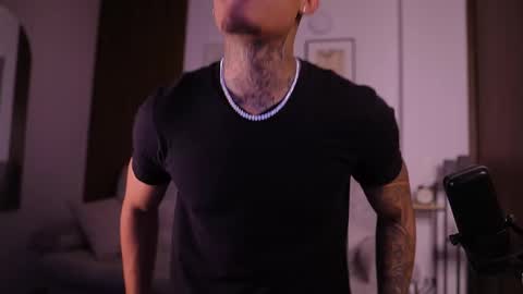 Agustin online show from September 19, 2025, 8:09 pm