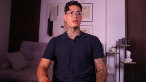 Agustin online show from September 27, 2025, 8:47 pm