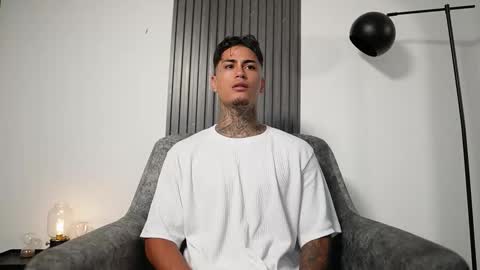 Agustin online show from October 17, 2025, 9:06 pm