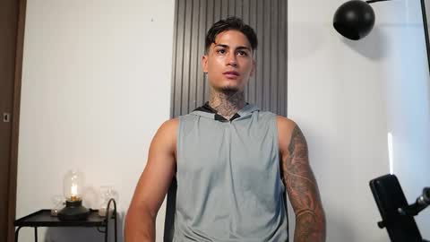 Agustin online show from October 21, 2025, 7:47 pm