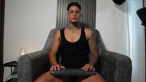 Agustin online show from October 29, 2025, 8:21 pm