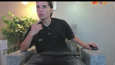 Snapshot of axel_wiliams chatting on January 7, 2026, 11:23 am axel online show from January 7, 2026, 11:23 am