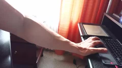 axelcr0ss online show from October 28, 2025, 9:06 pm