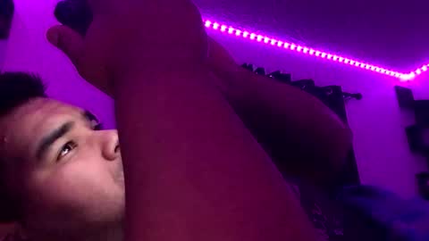 axelfigueroa2 online show from November 14, 2025, 3:49 am