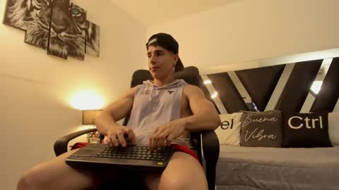 Snapshot of axelmartinezz chatting on April 23, 2026, 9:39 pm axelmartinezz online show from April 23, 2026, 9:39 pm