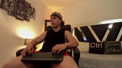 axelmartinezz online show from June 18, 2026, 10:25 pm