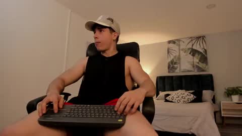 axelmartinezz online show from July 20, 2026, 8:33 pm